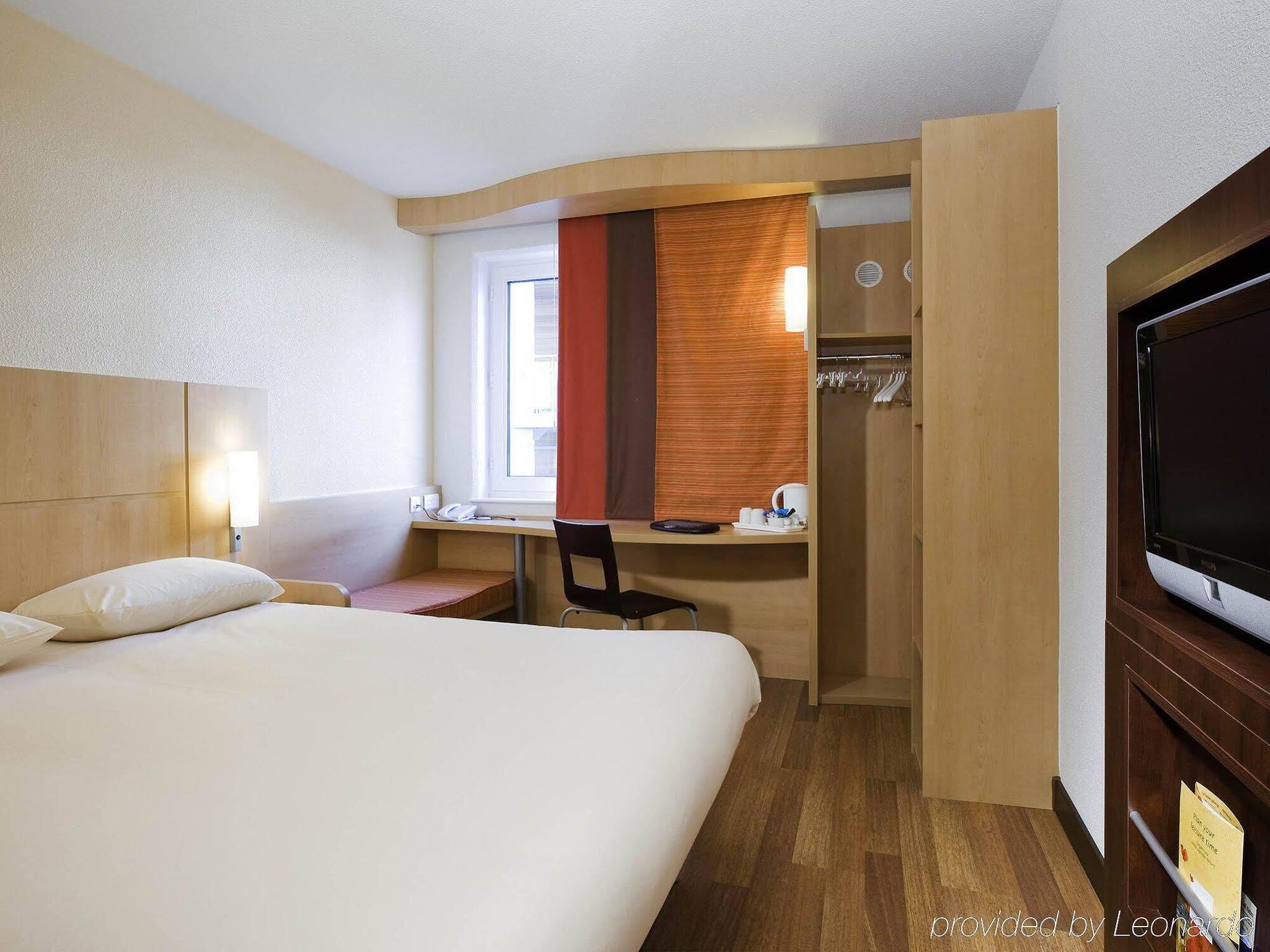 Ibis Centre - Quayside Отель Абердин